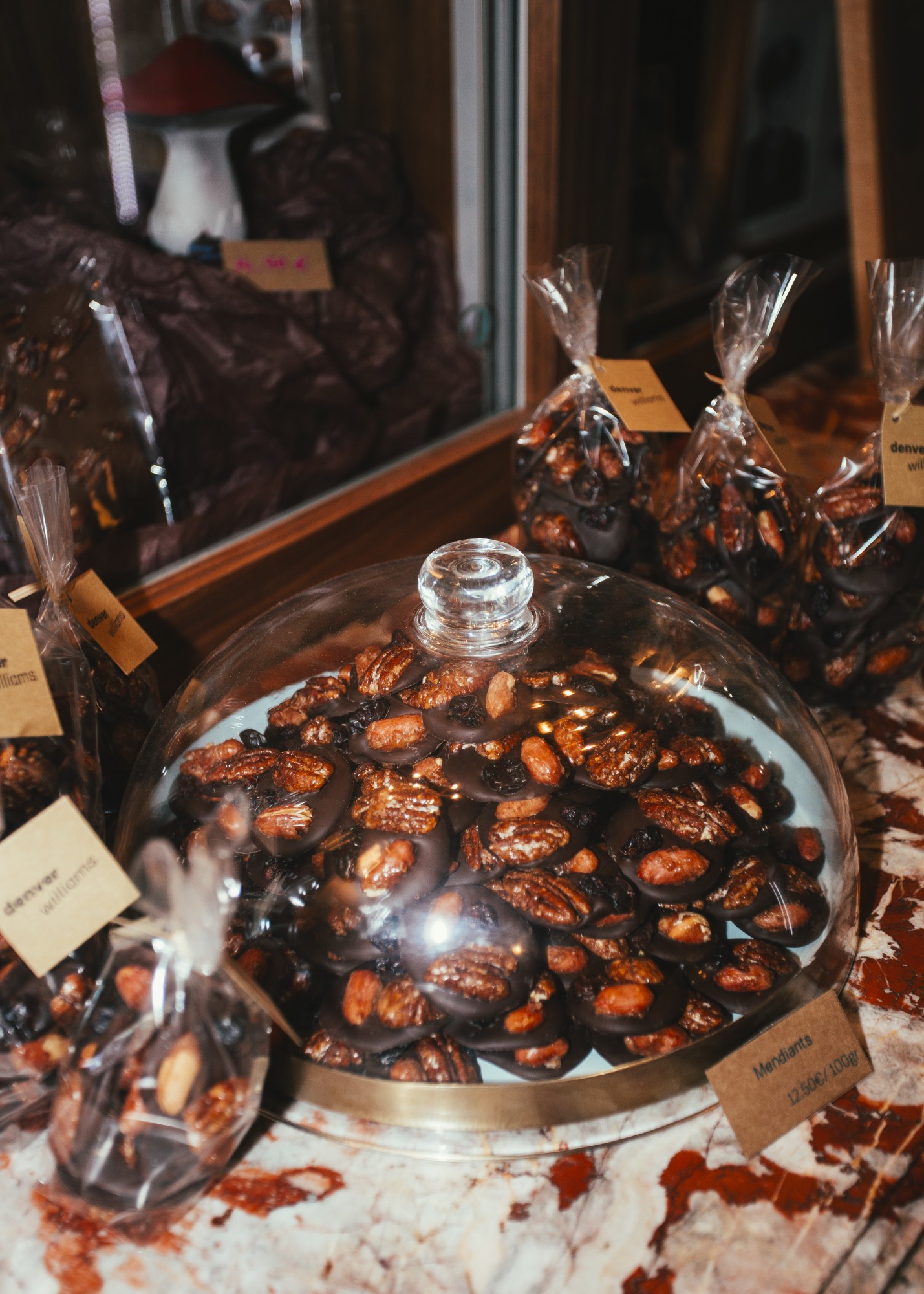 chocolatier-de-quartier_paris_chocolat_denvers_williams_chocolaterie_mendiants-fruits-secslorrainehellwig__48b4939hi_res